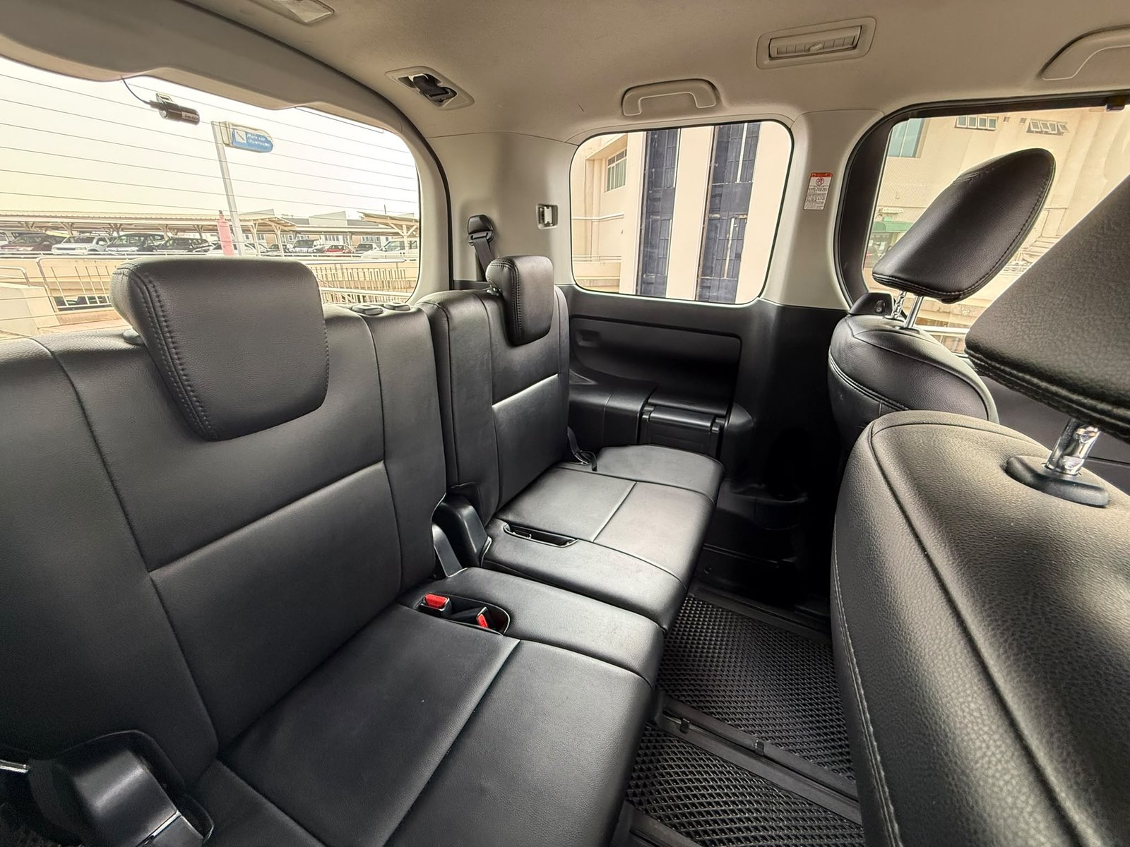 Toyota Noah Hybrid 1.8 X photo 9